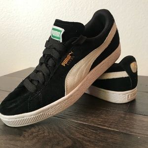 Puma Classic women’s Suede Sneakers - size 5.5